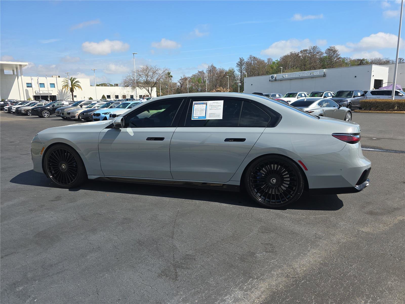 Used 2023 BMW 760i xDrive w/ Luxury Rear Seating Package image 5