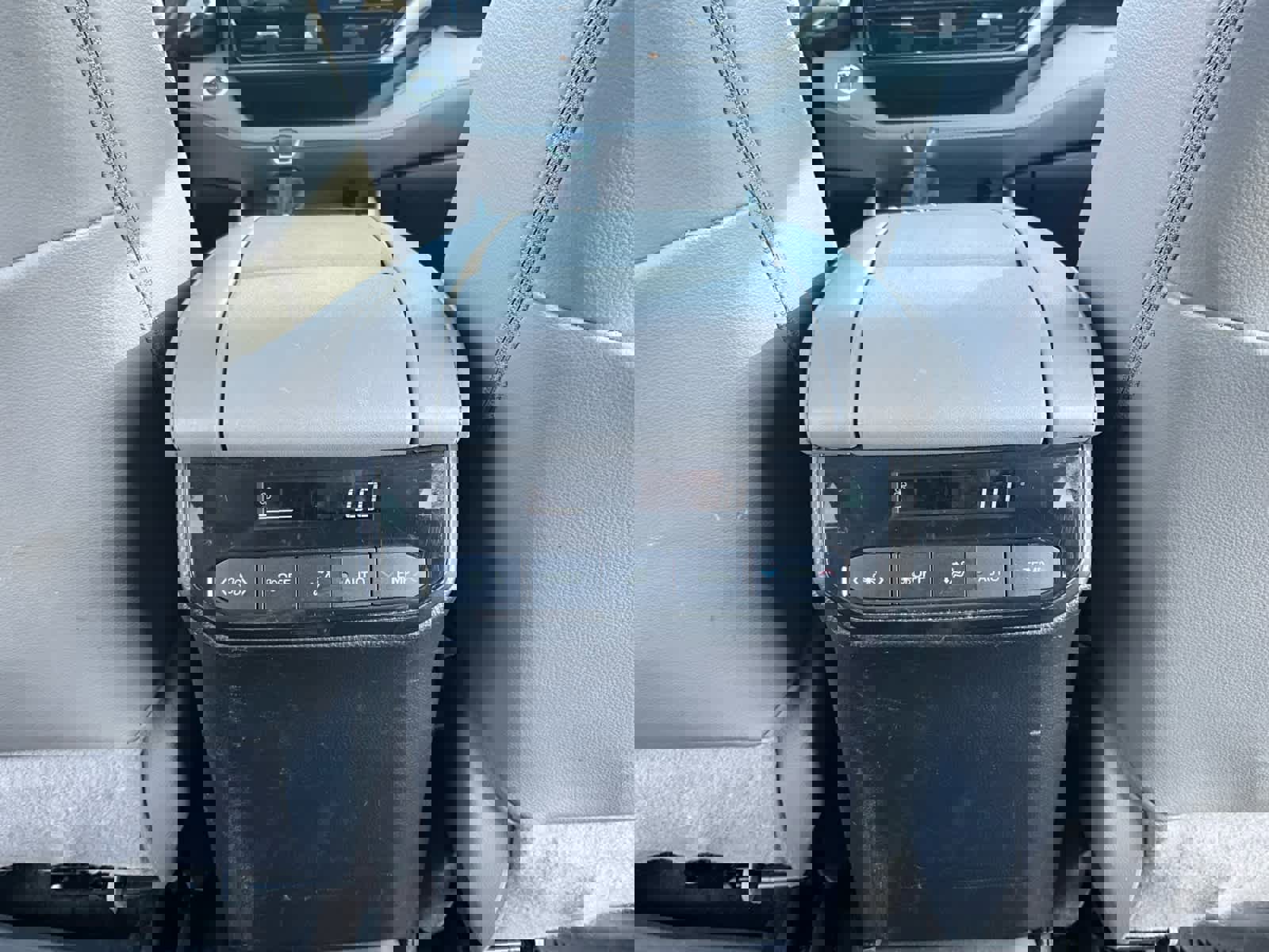 Used 2022 Toyota Highlander XLE image 29