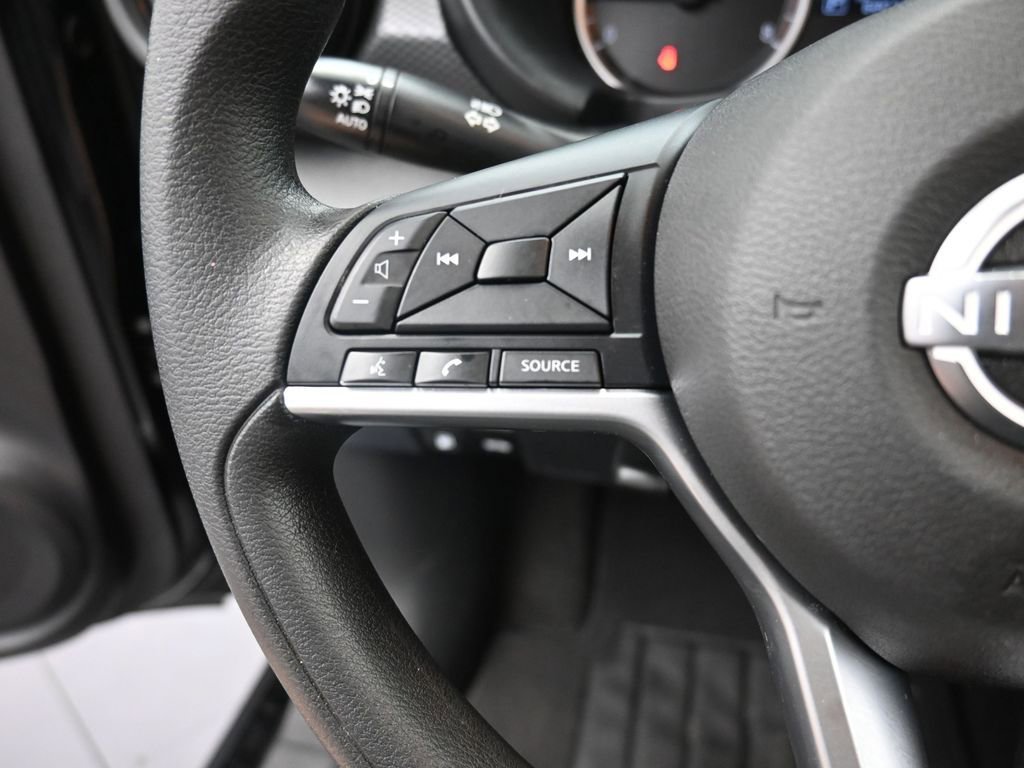 Used 2022 Nissan Kicks S image 3