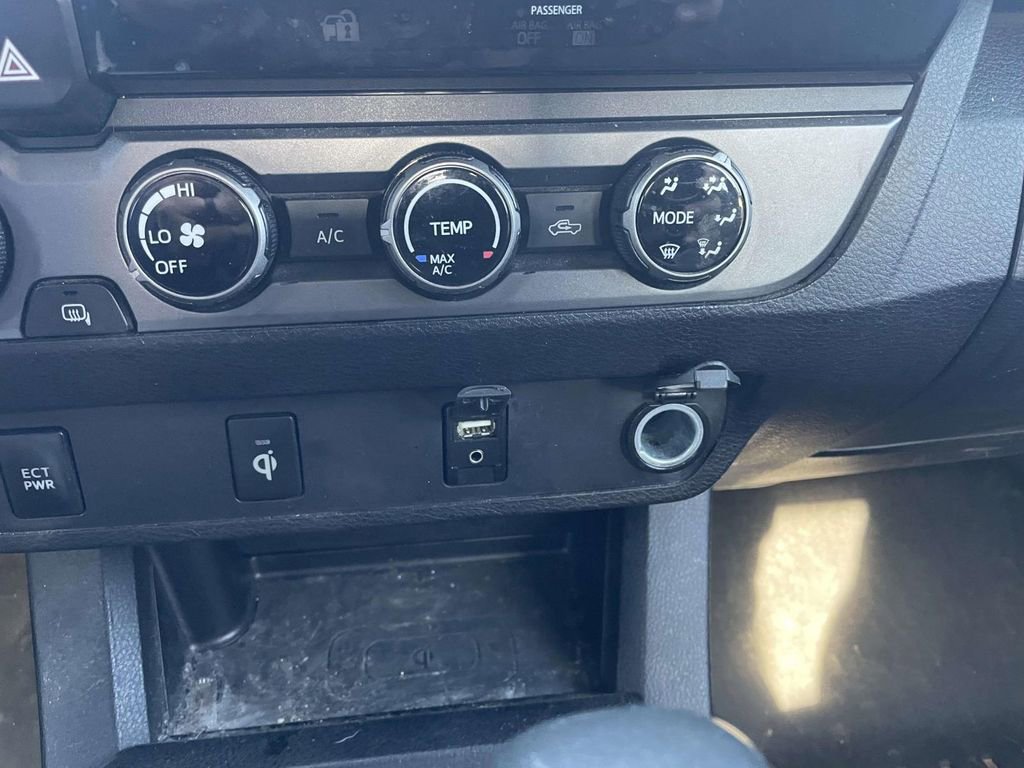 Used 2017 Toyota Tacoma TRD Sport image 39