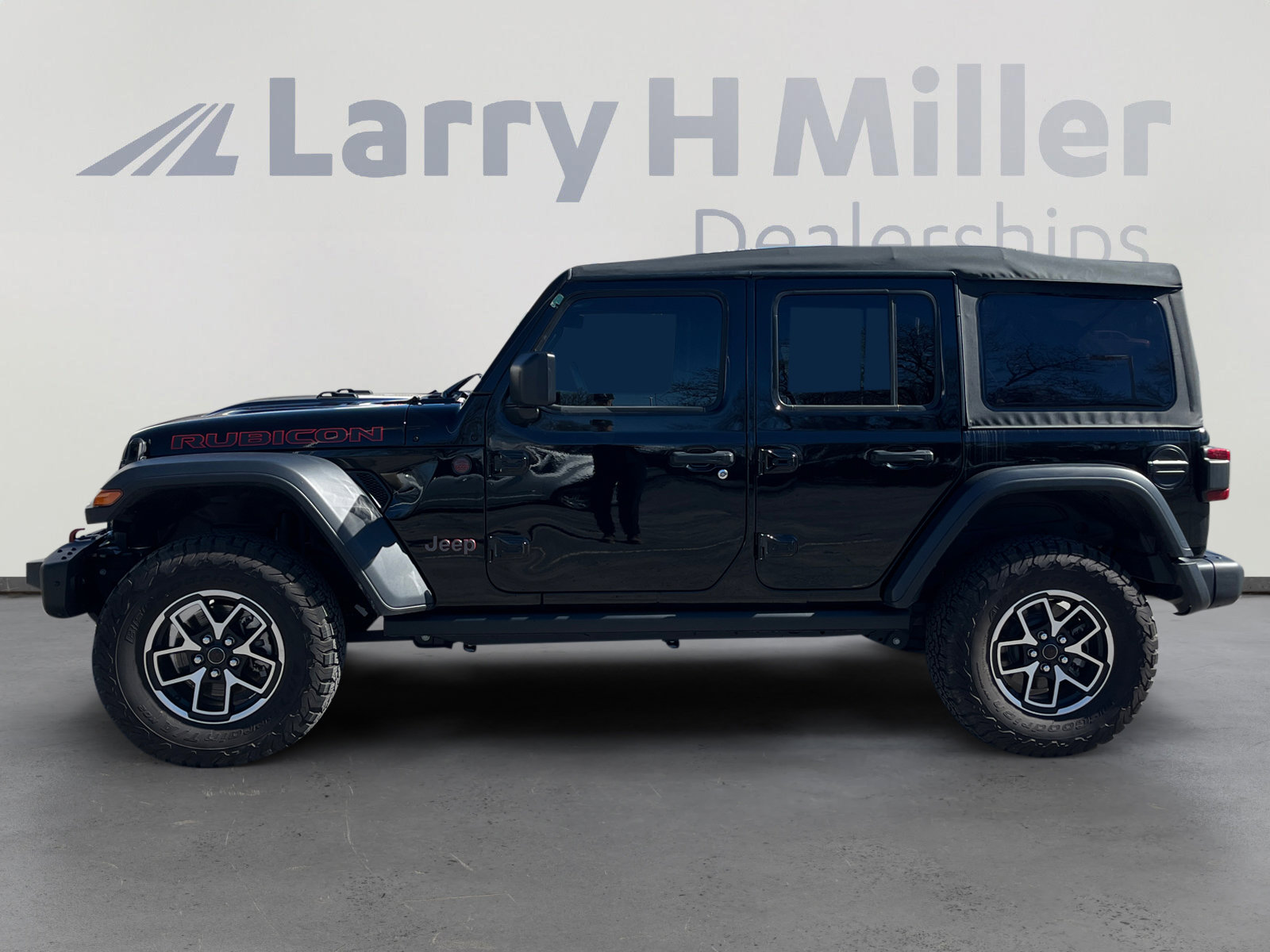 Used 2025 Jeep Wrangler Rubicon w/ Steel Bumper Group image 2
