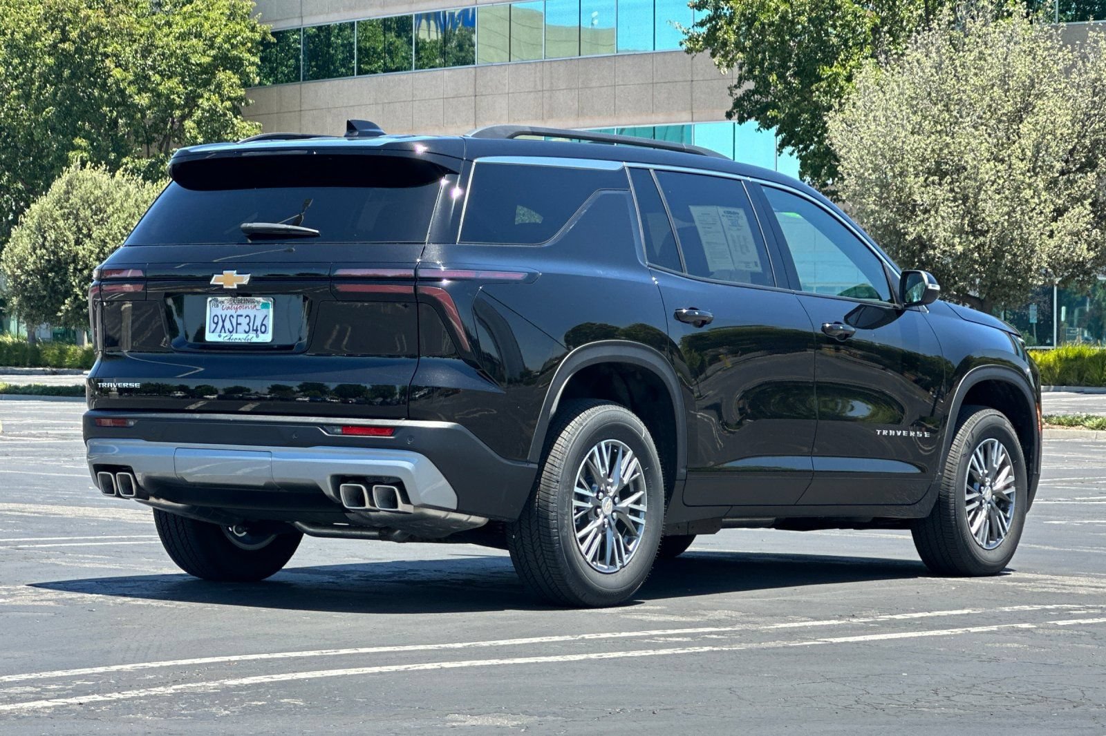 Used 2026 Chevrolet Traverse LT w/ LPO, Floor Liner Package FWD image 4