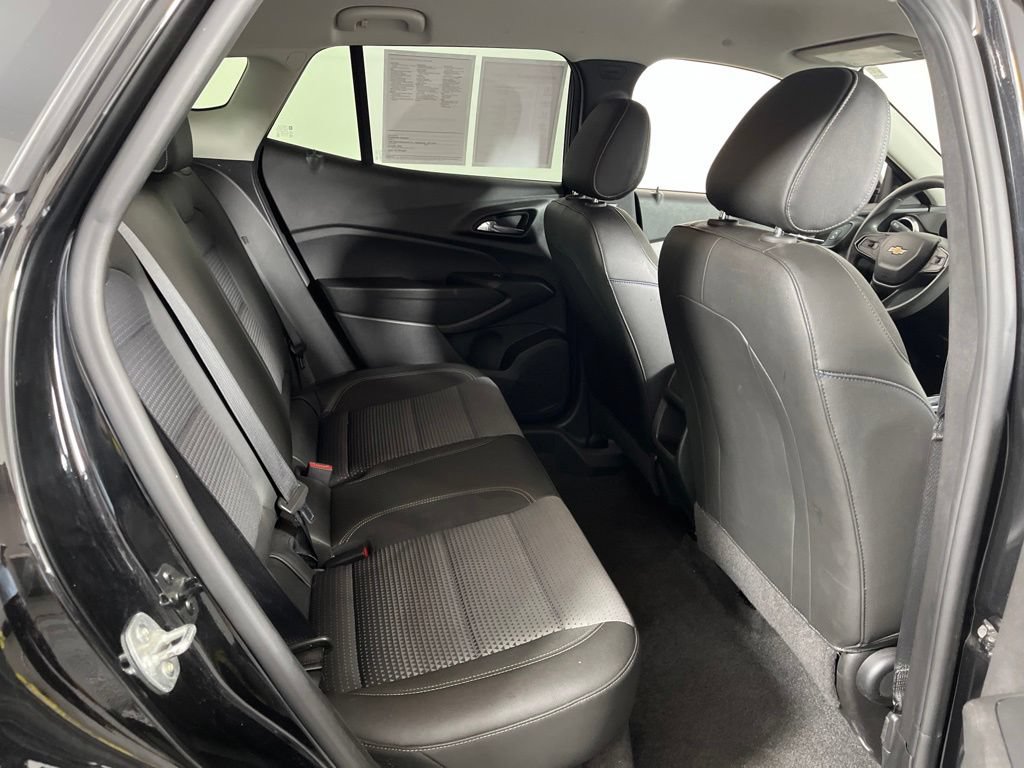 Used 2025 Chevrolet Trax LT FWD image 14