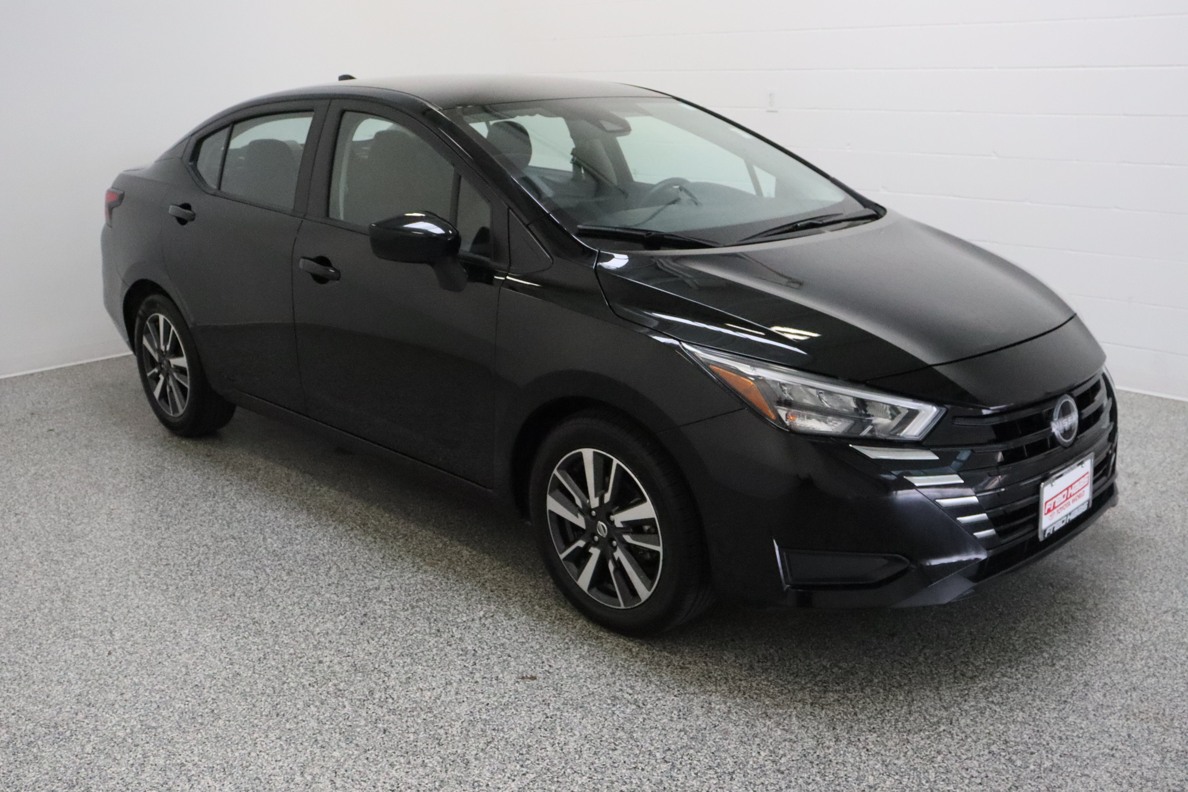 Used 2025 Nissan Versa SV FWD image 4
