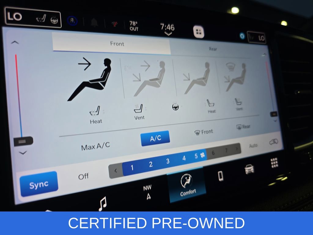 Used 2025 Chrysler Pacifica Limited image 23