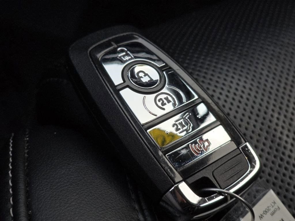 Used 2021 Lincoln Corsair Reserve w/ Equipment Group 201A image 32