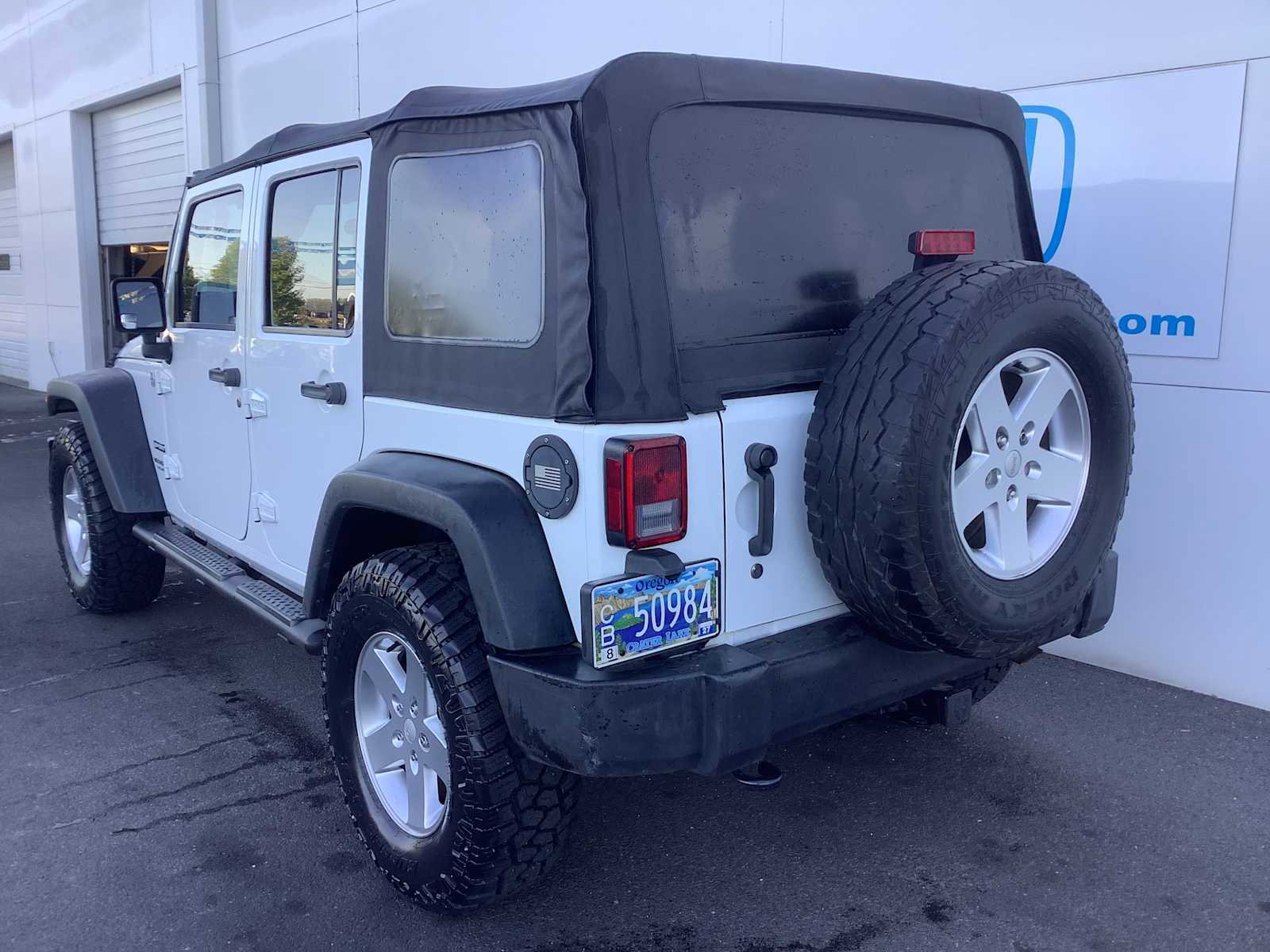 Used 2015 Jeep Wrangler Unlimited Sport w/ Connectivity Group AWD/4WD image 4