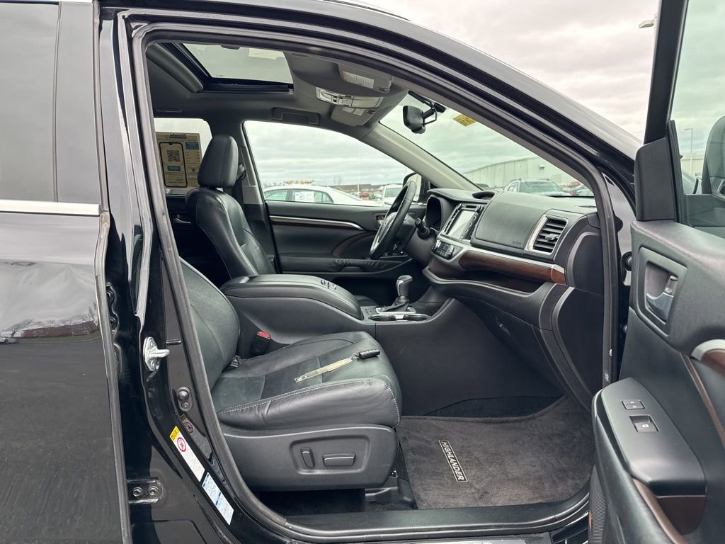 Used 2015 Toyota Highlander Limited AWD/4WD image 42