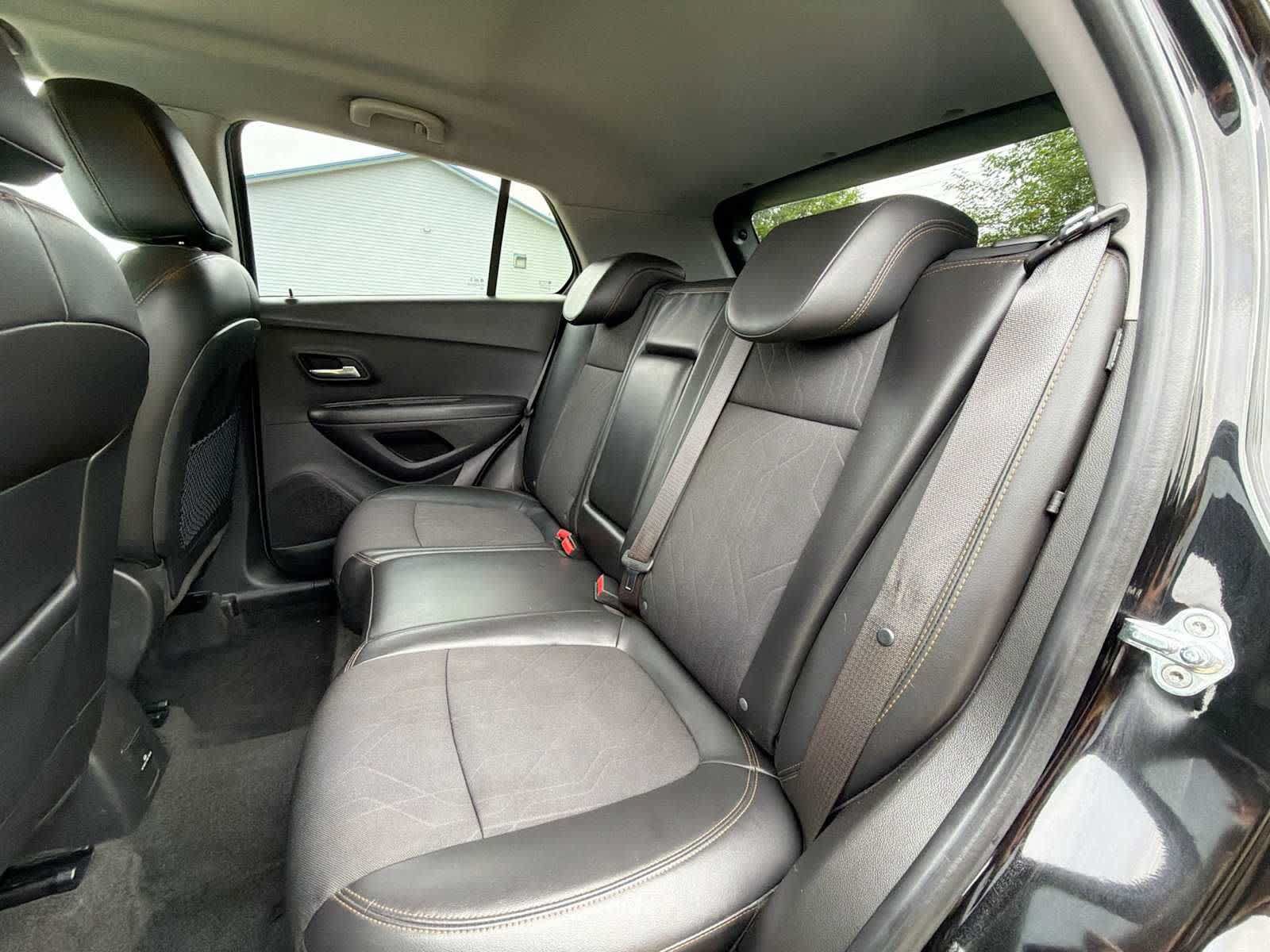 Used 2019 Chevrolet Trax LT w/ LT Convenience Package FWD image 16