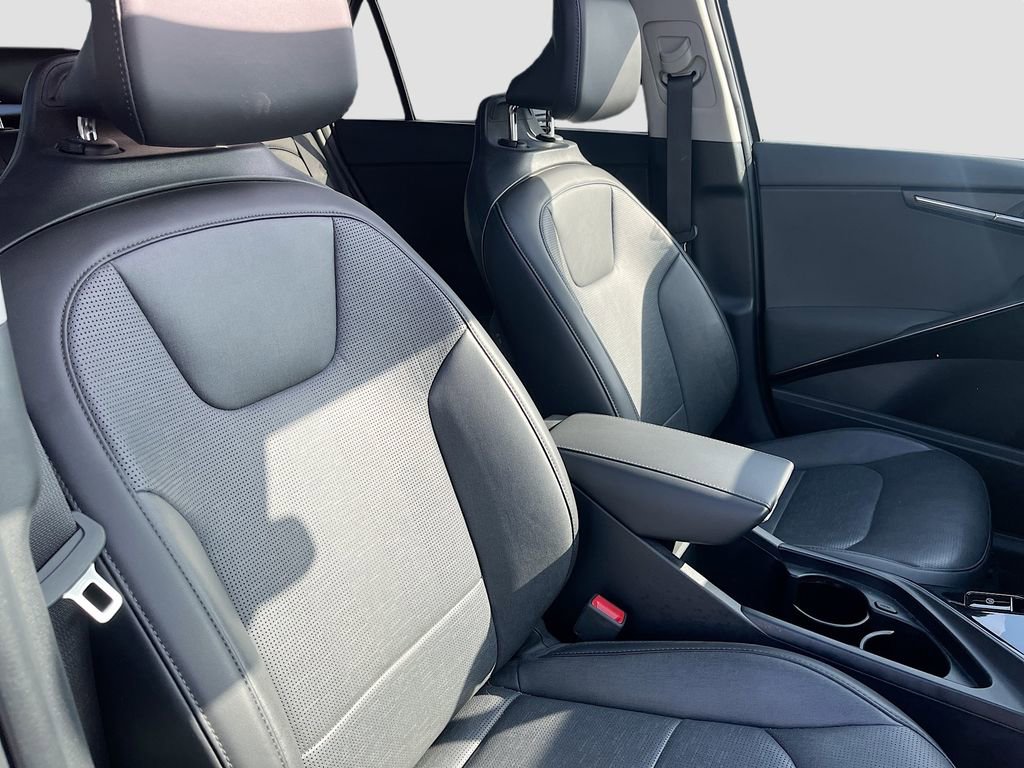 Used 2024 Kia Niro SX Touring image 30
