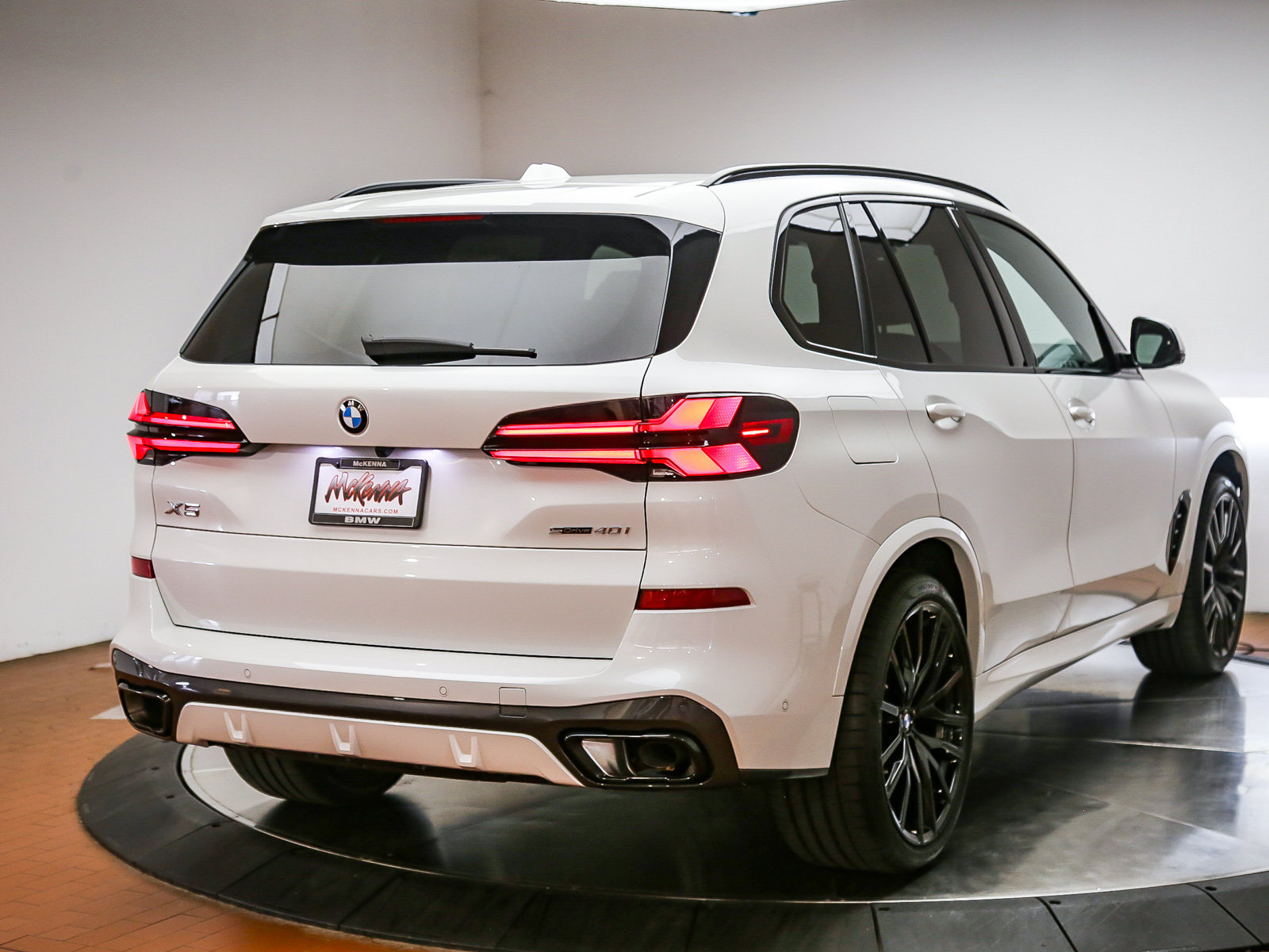 Used 2026 BMW X5 sDrive40i w/ M Sport Package RWD image 7