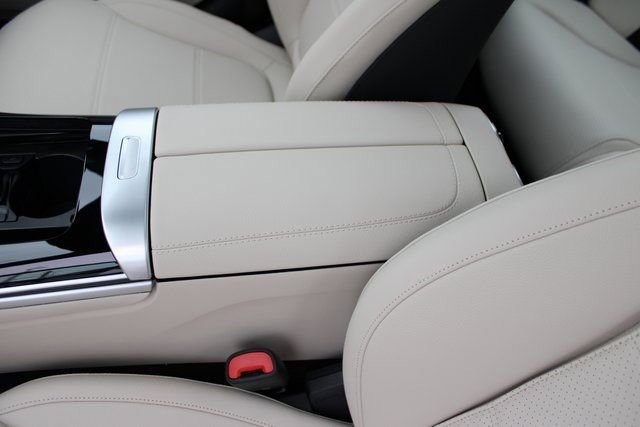 New 2025 Mercedes-Benz C 300 4MATIC Sedan image 28