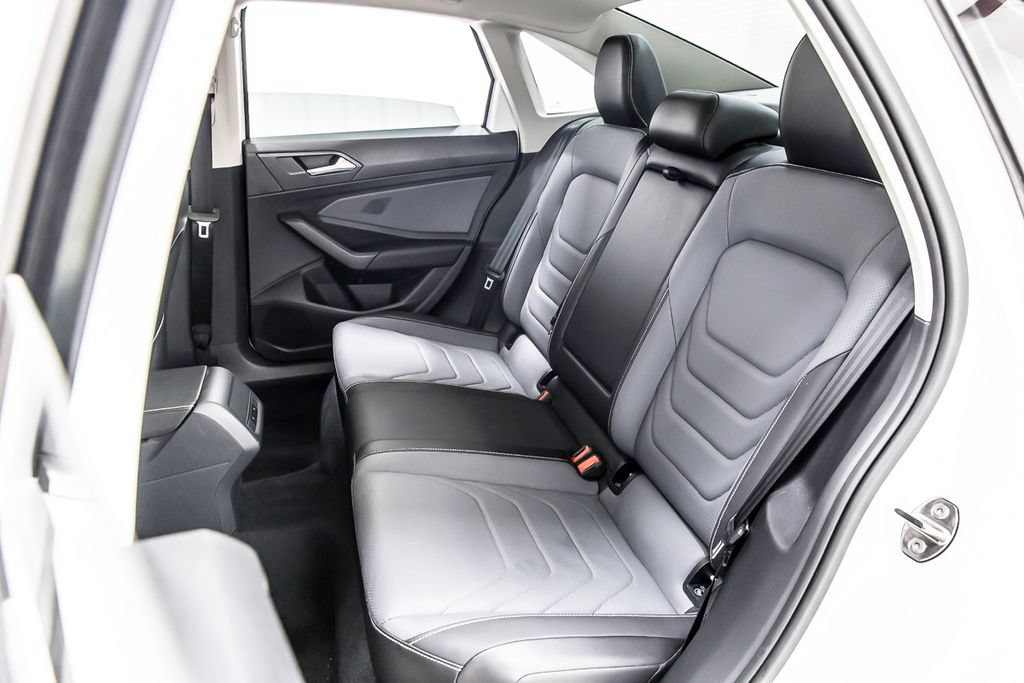 Used 2025 Volkswagen Jetta SEL FWD image 32