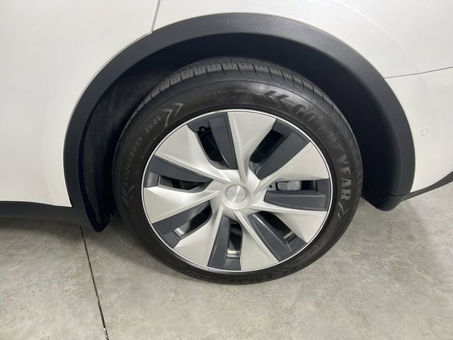 Used 2021 Tesla Model Y Long Range AWD/4WD image 32