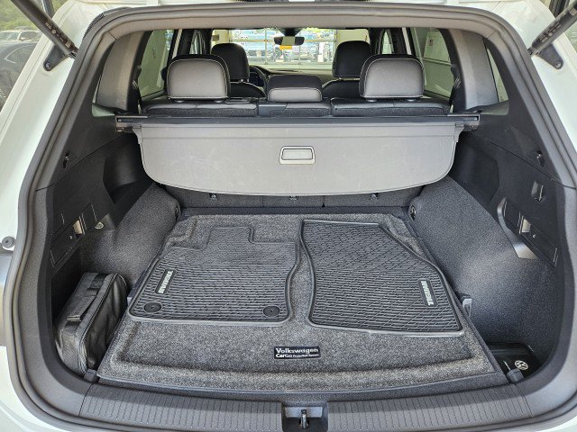 Used 2022 Volkswagen Tiguan SE R-Line AWD/4WD image 11