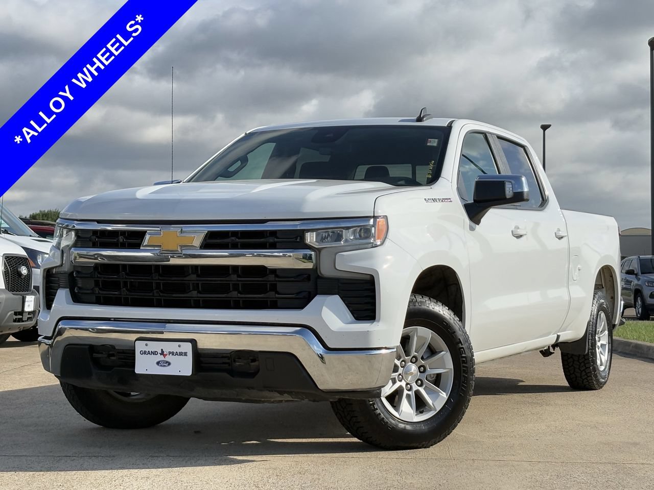 Used 2023 Chevrolet Silverado 1500 LT w/ Convenience Package II RWD image 2