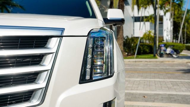 Used 2019 Cadillac Escalade ESV Premium Luxury image 40