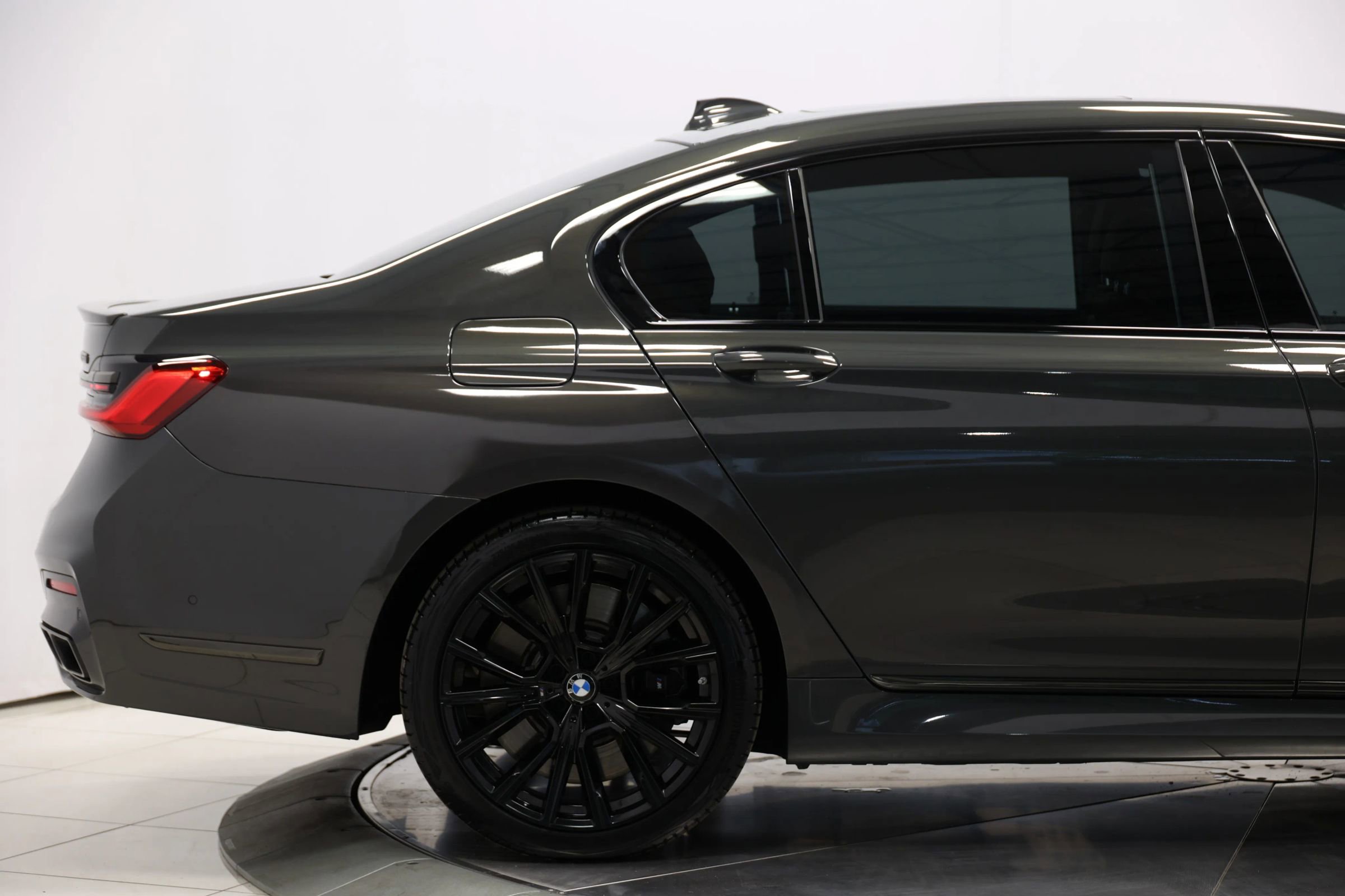 Used 2022 BMW M760i xDrive w/ Luxury Rear Seating Package image 75