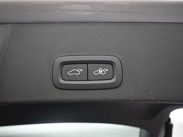 Used 2024 Volvo XC40 B5 Plus w/ Protection Package Premier image 30