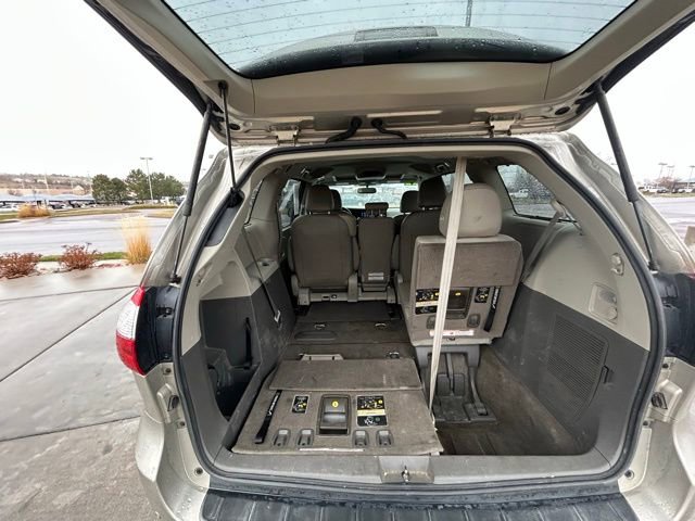 Used 2016 Toyota Sienna XLE image 25