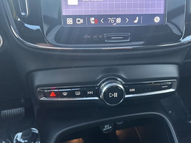 Certified 2025 Volvo XC40 B5 Plus image 26