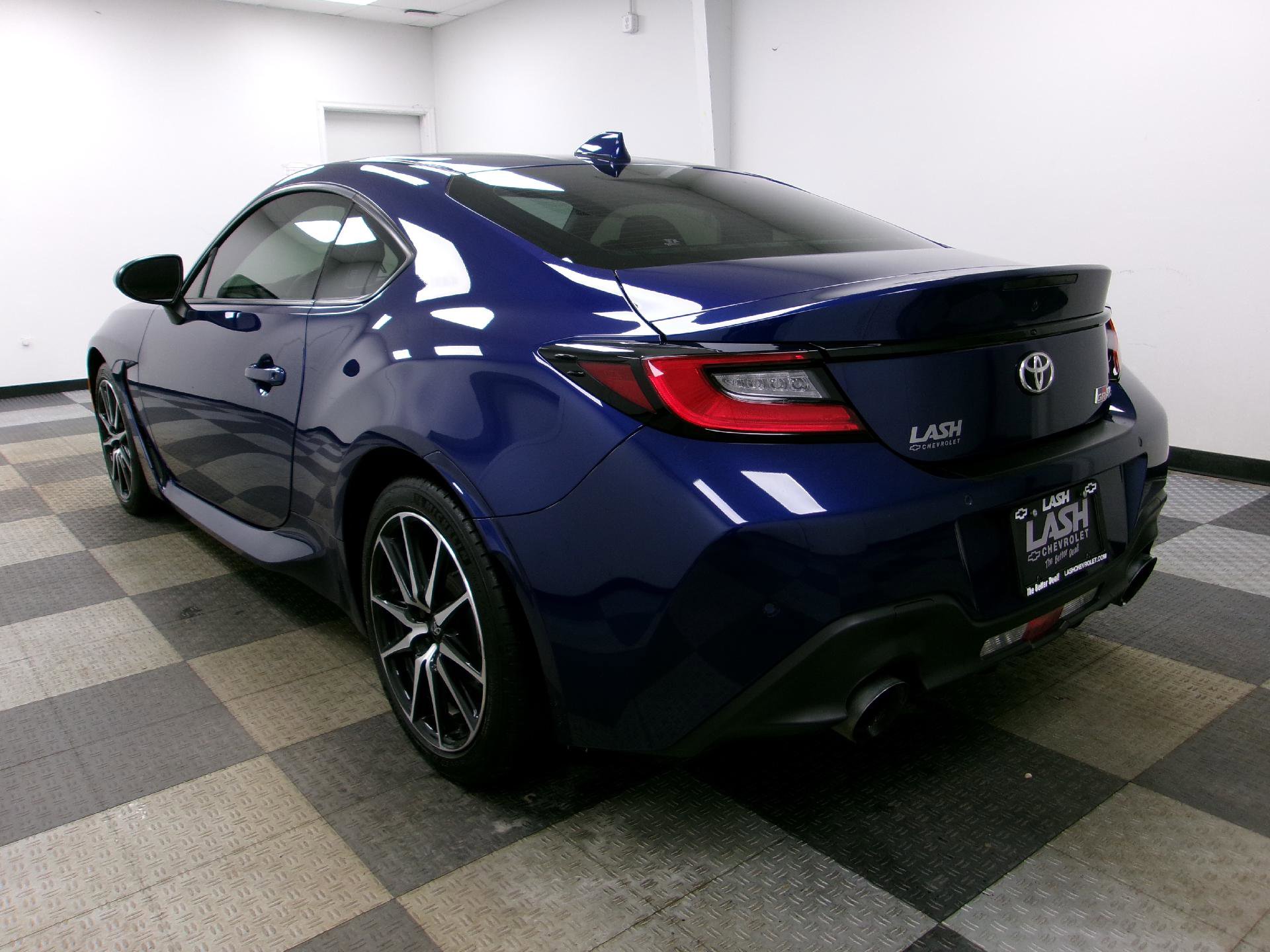 Used 2022 Toyota GR86 image 2