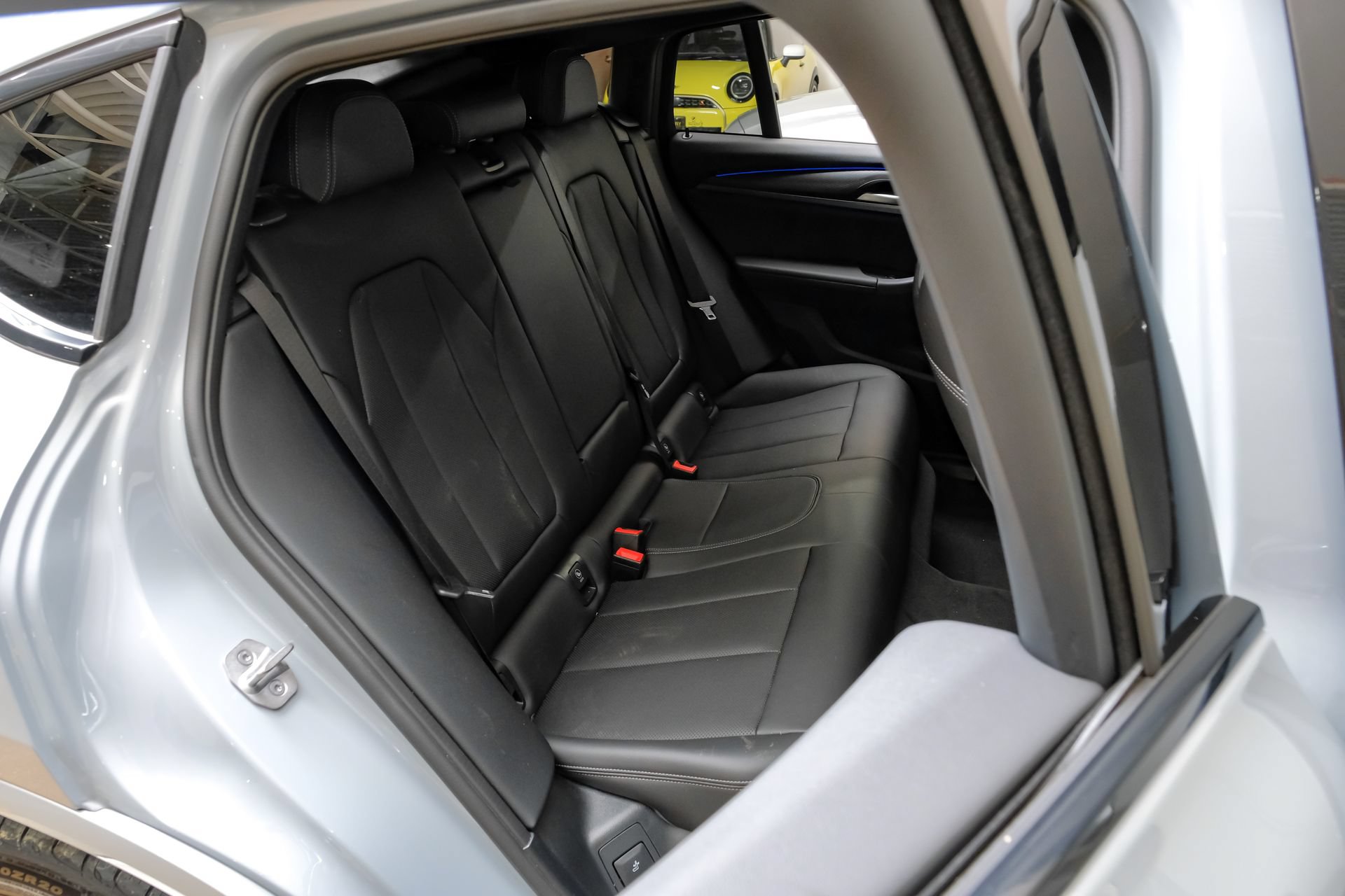 Used 2024 BMW X4 xDrive30i w/ M Sport Package AWD/4WD image 38