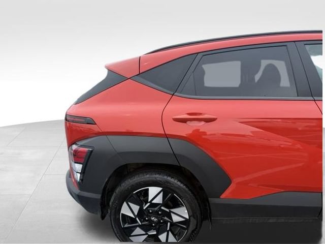 Used 2025 Hyundai Kona SEL FWD image 4