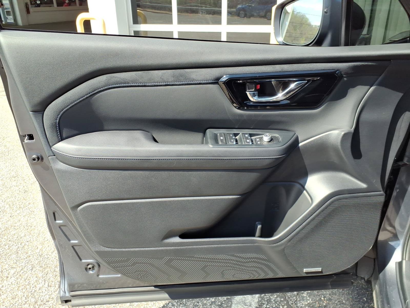 Certified 2025 Subaru Forester Limited w/ Popular Package AWD/4WD image 6