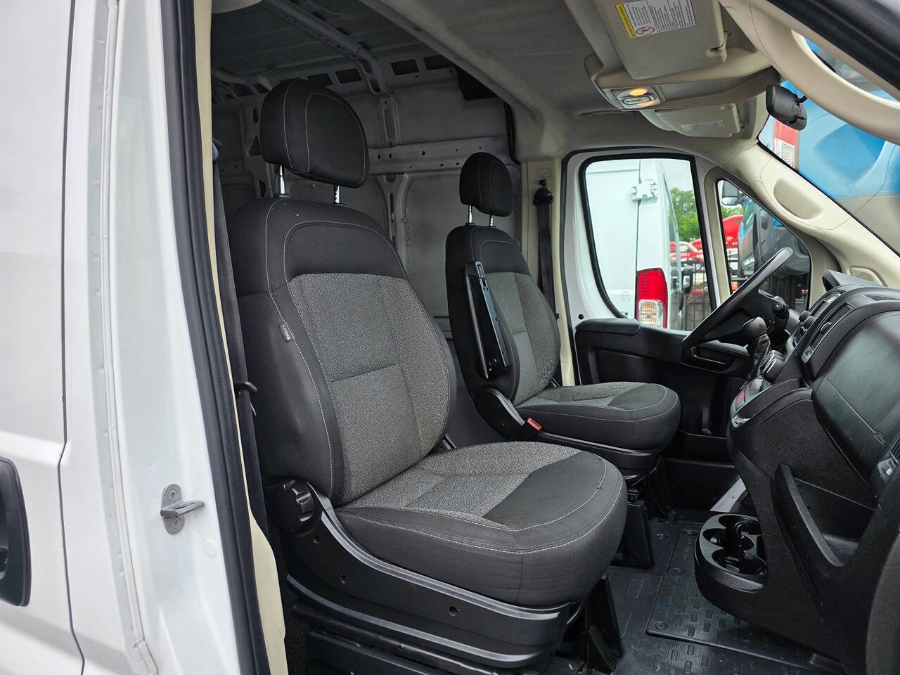 Used 2020 RAM ProMaster 2500 w/ Interior Convenience Group FWD image 9