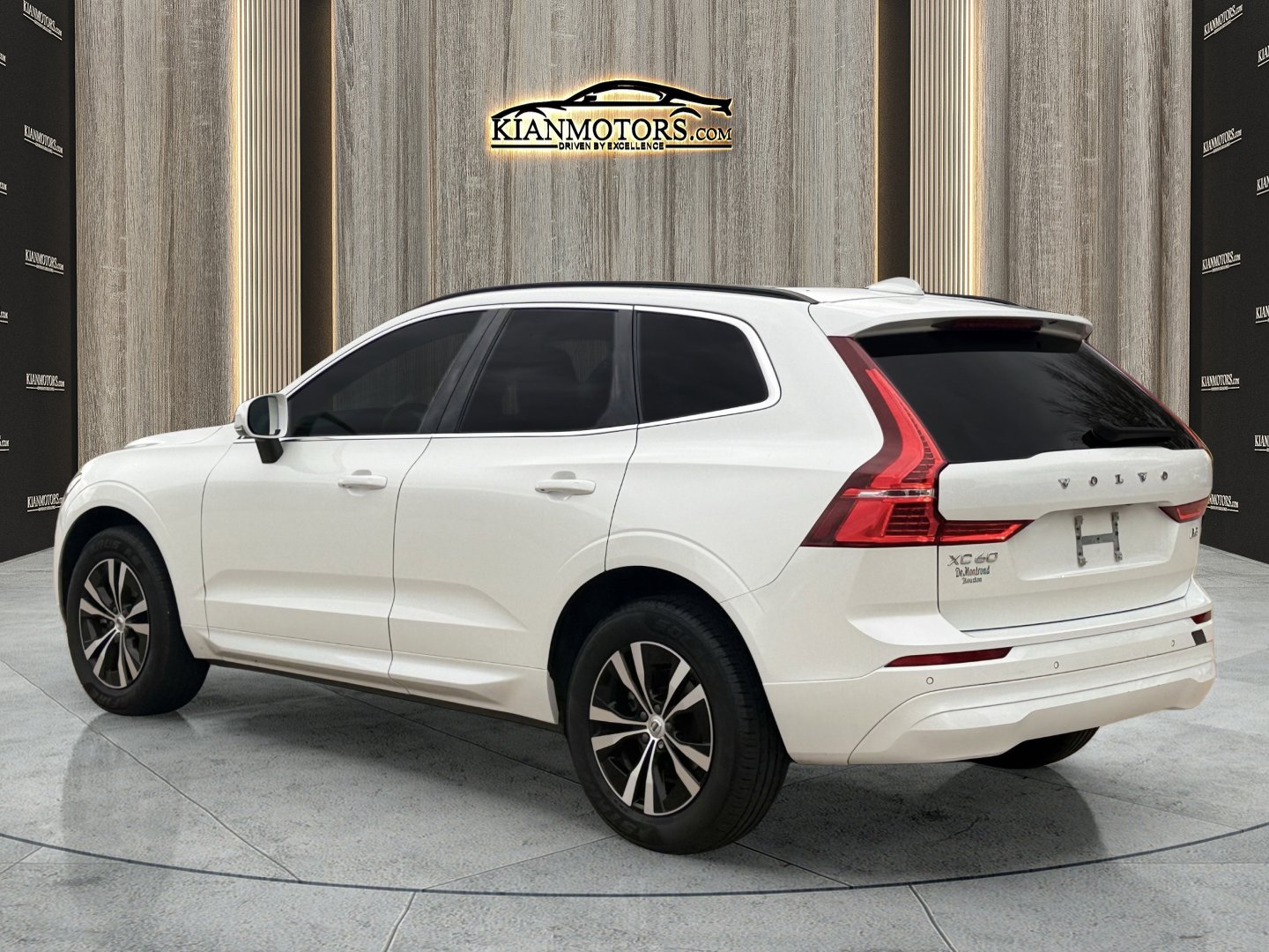 Used 2023 Volvo XC60 B5 Core image 5