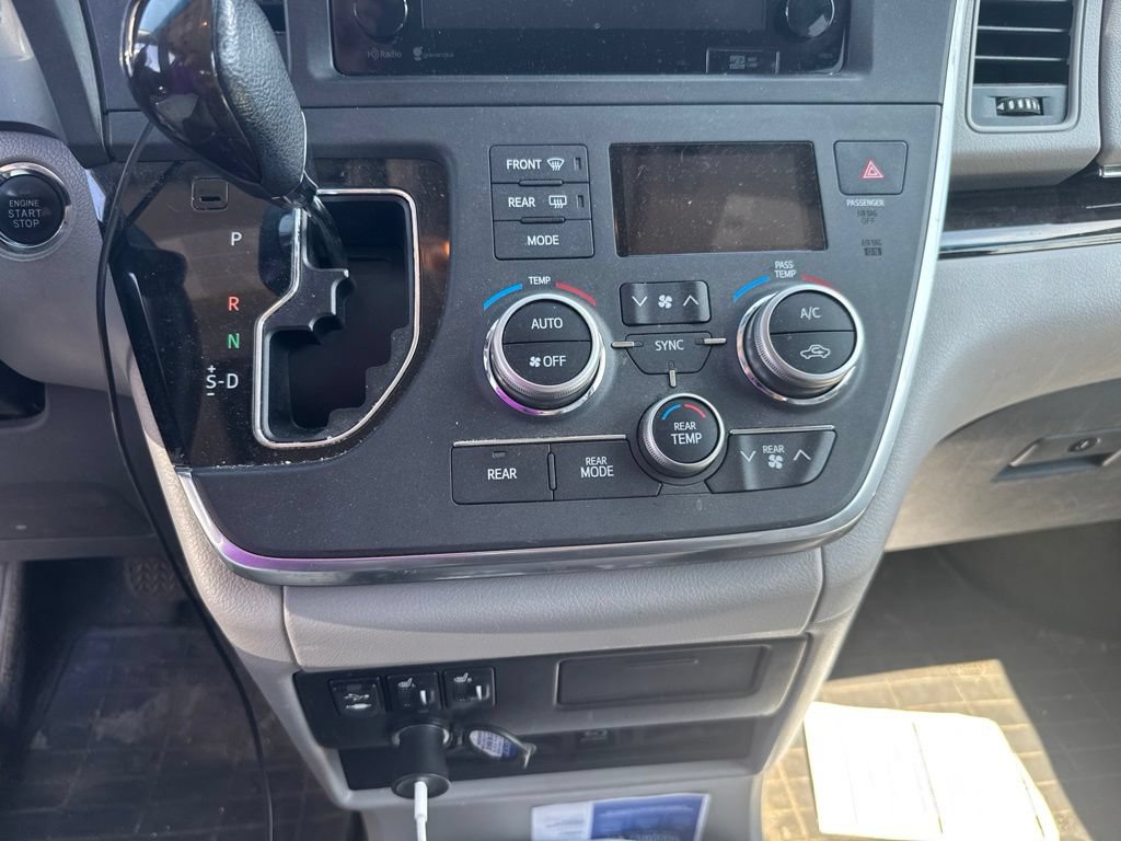 Used 2015 Toyota Sienna XLE Premium FWD image 21