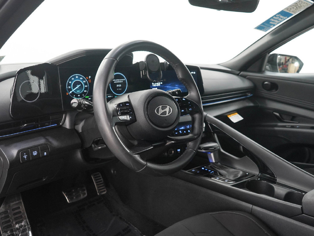 Used 2025 Hyundai Elantra SEL FWD image 22