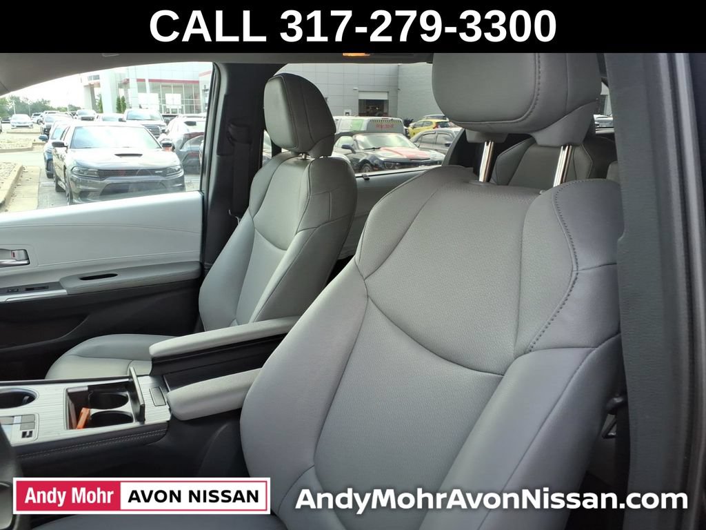 Used 2026 Toyota Sienna XLE FWD image 16