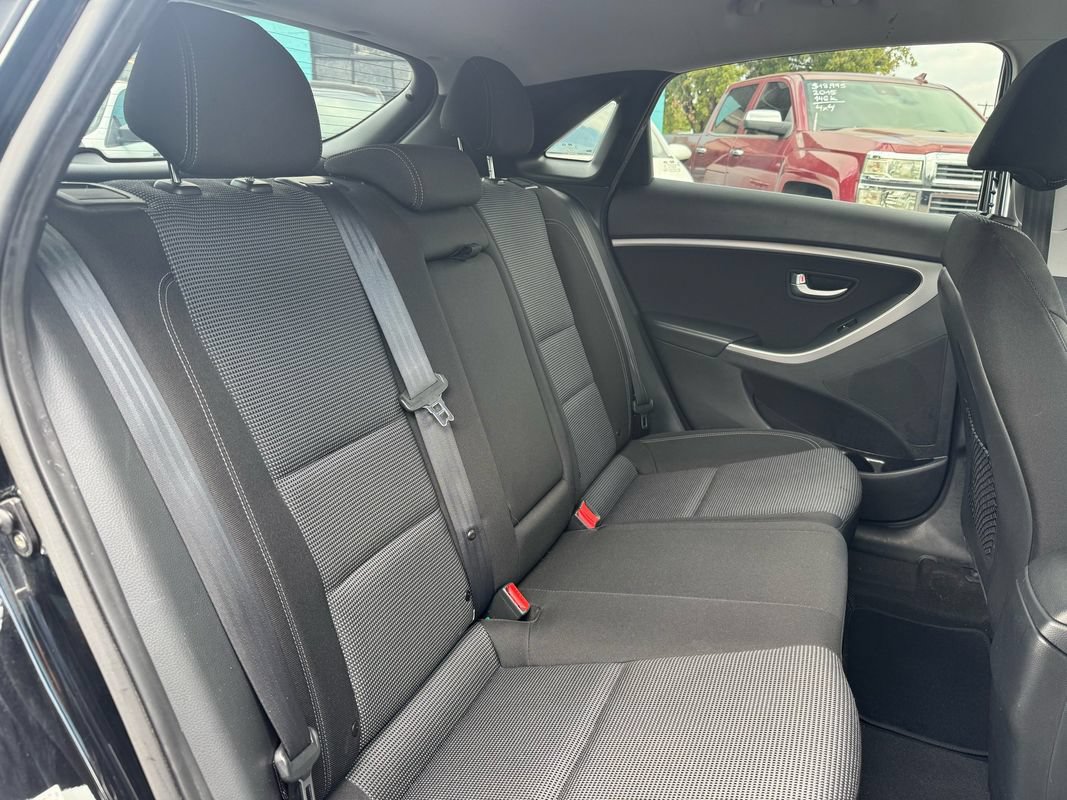 Used 2017 Hyundai Elantra GT FWD image 10