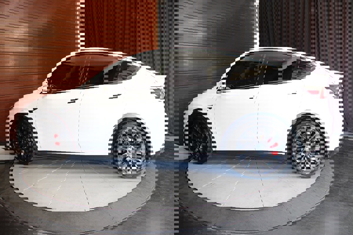 Used 2020 Tesla Model Y Performance image 12