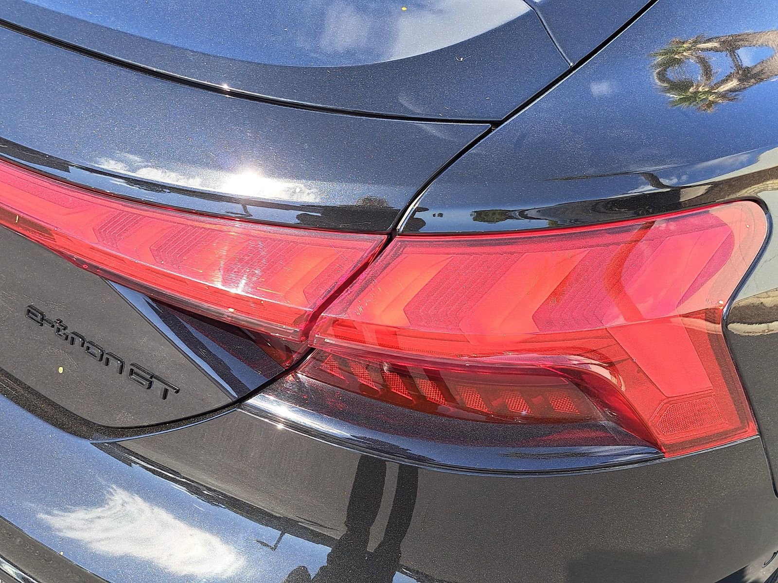 Used 2024 Audi RS e-tron GT w/ Carbon Performance Package image 38