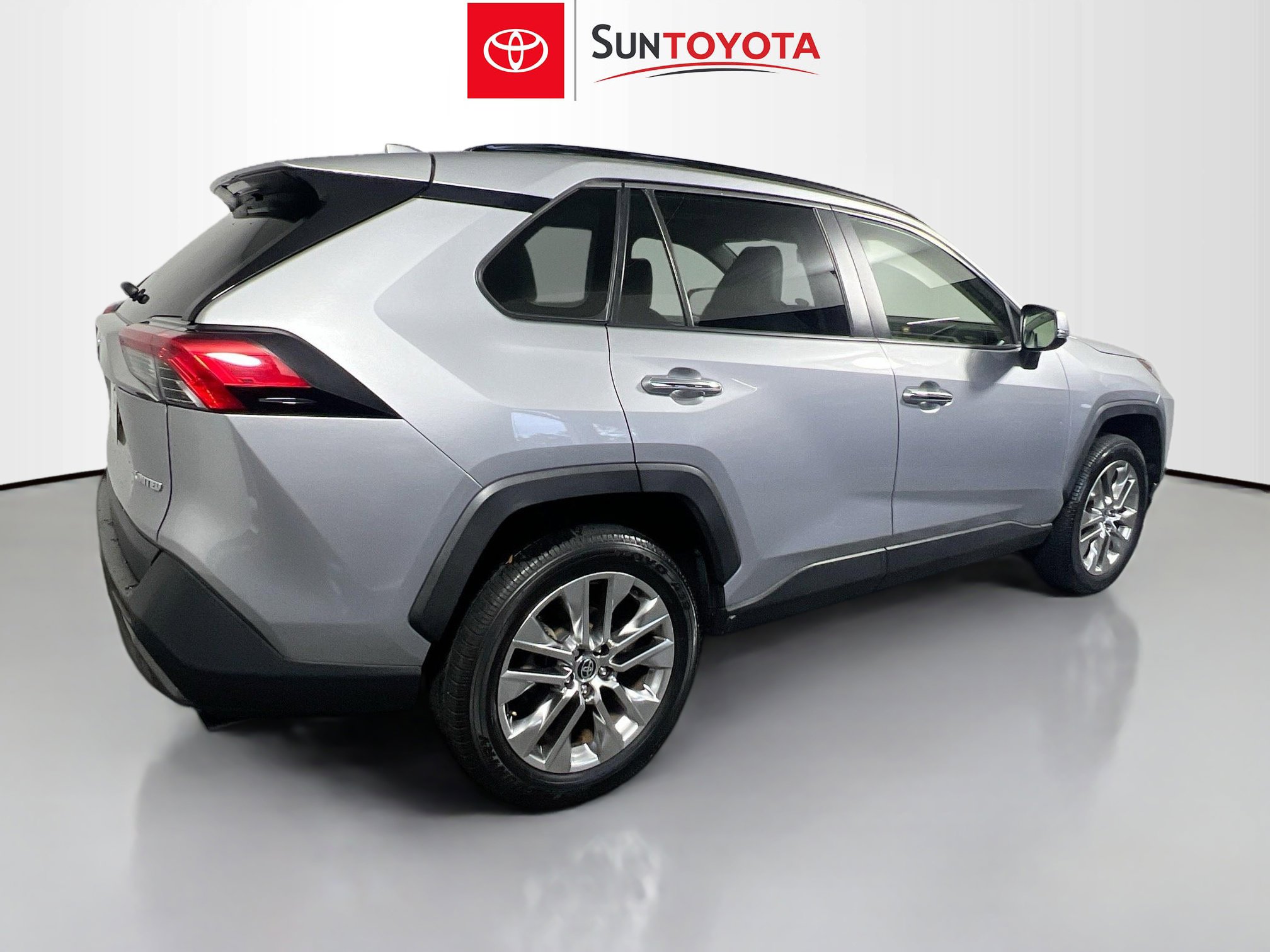 Used 2021 Toyota RAV4 Limited image 4