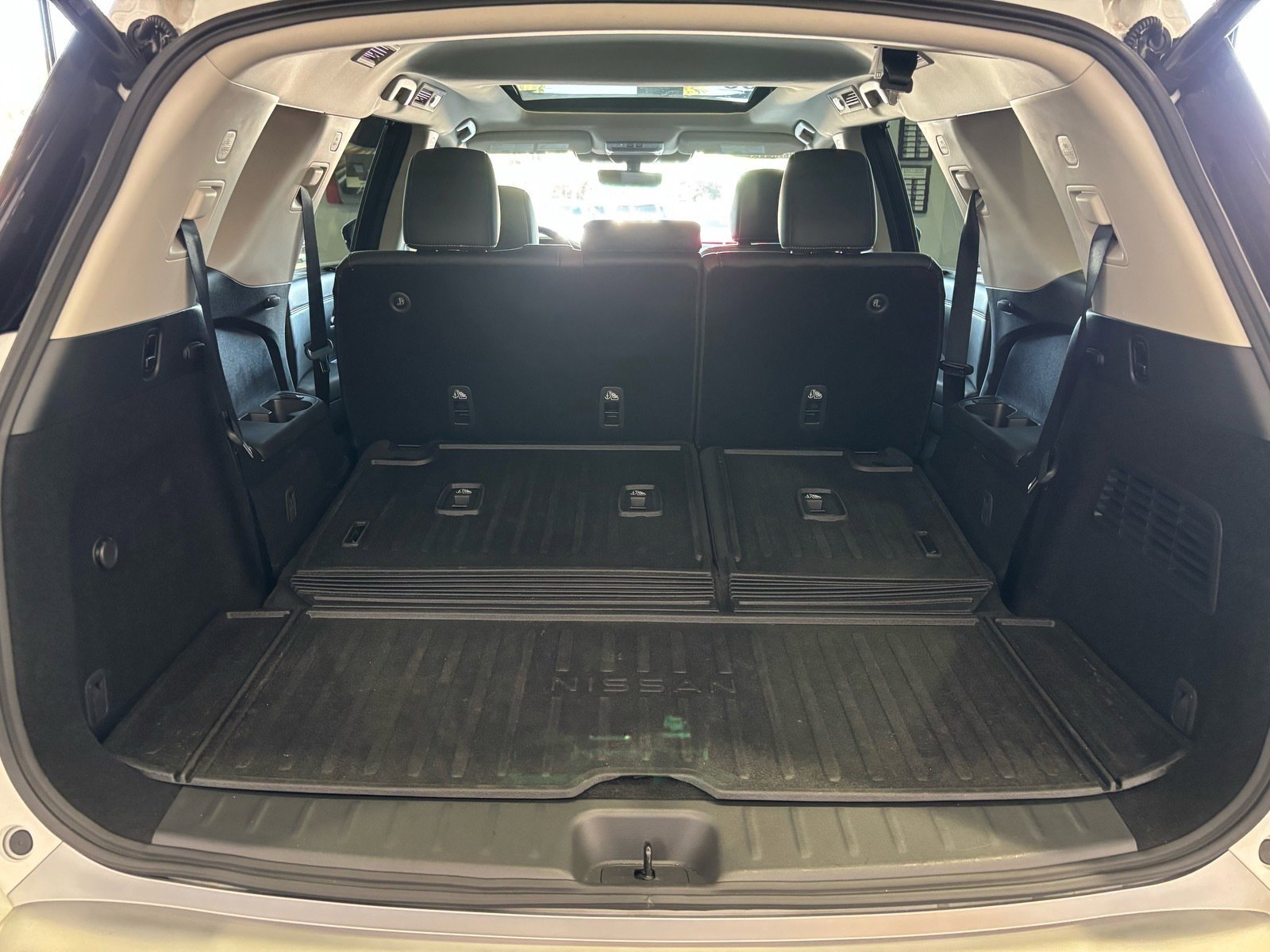 Used 2024 Nissan Pathfinder Platinum w/ Cargo Package image 16