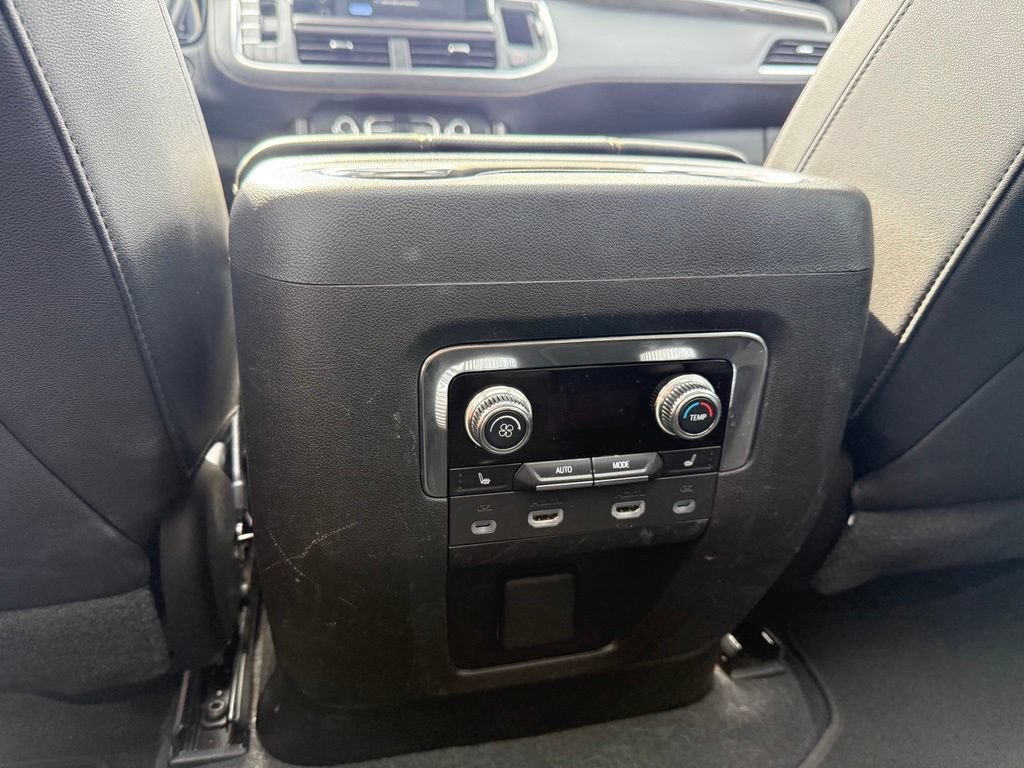 Used 2023 GMC Yukon XL AT4 w/ AT4 Premium Package AWD/4WD image 24