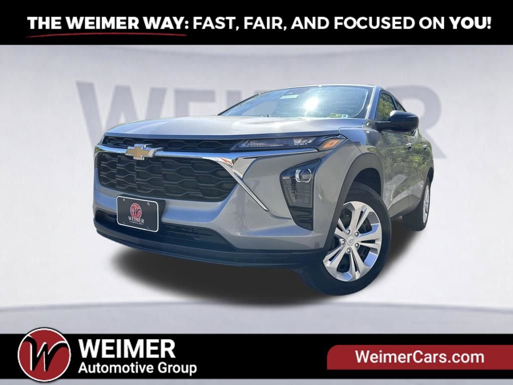 Used 2024 Chevrolet Trax LS w/ Driver Confidence Package FWD image 1