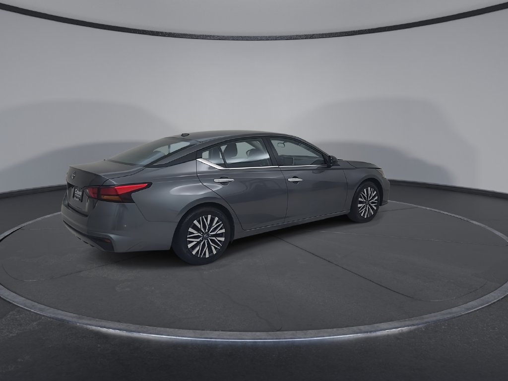 Used 2025 Nissan Altima 2.5 SV FWD image 17
