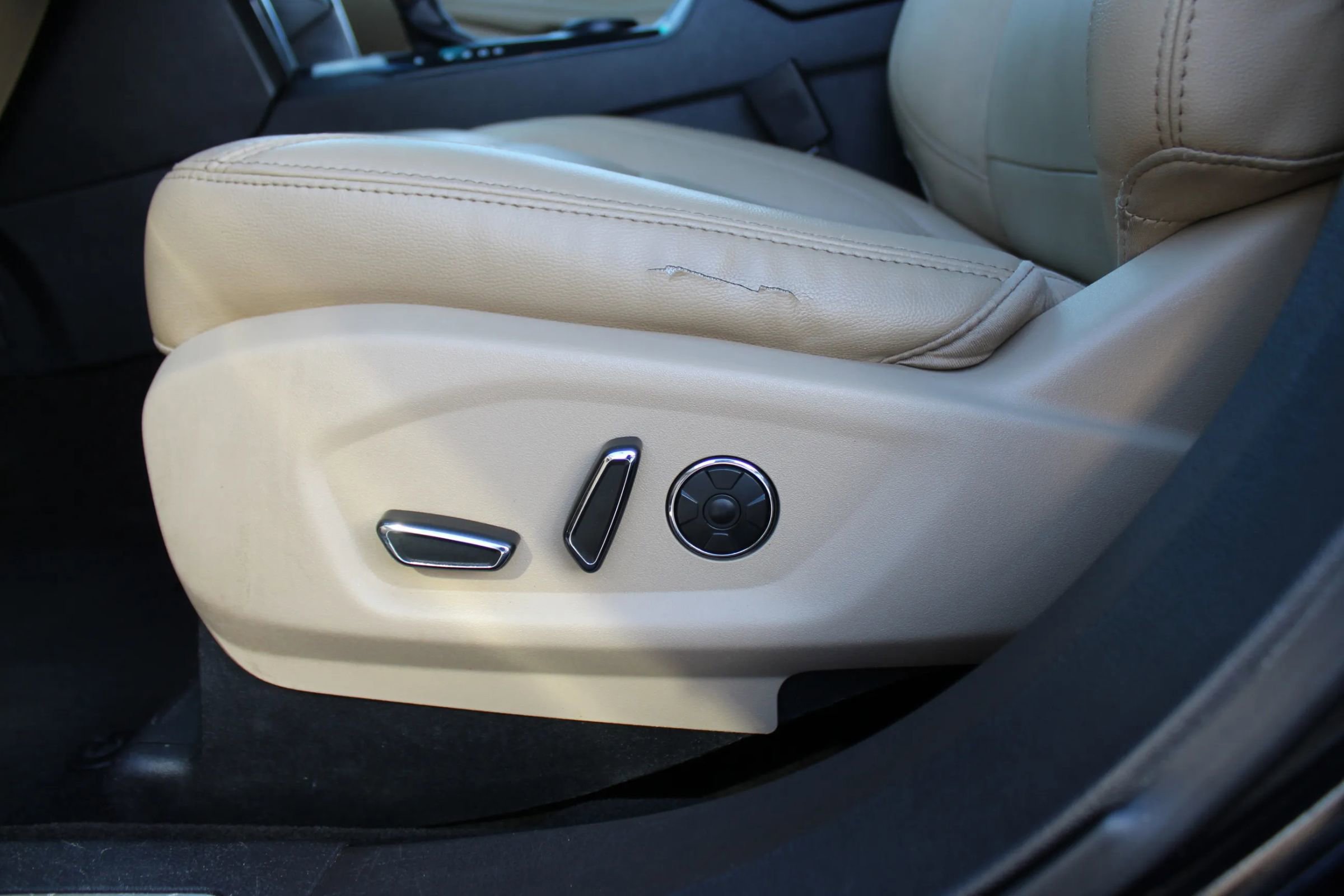 Used 2017 Ford Explorer Limited w/ Equipment Group 301A image 12