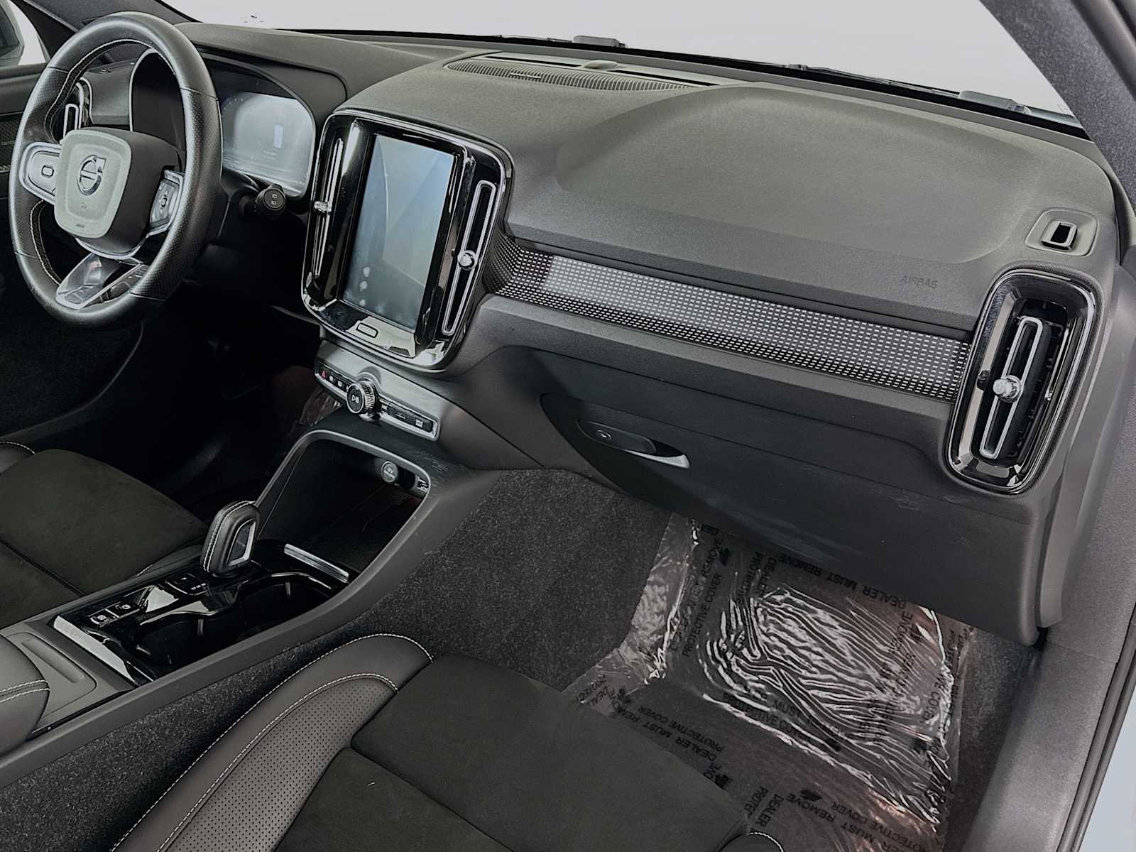 Used 2021 Volvo XC40 T5 R-Design image 28