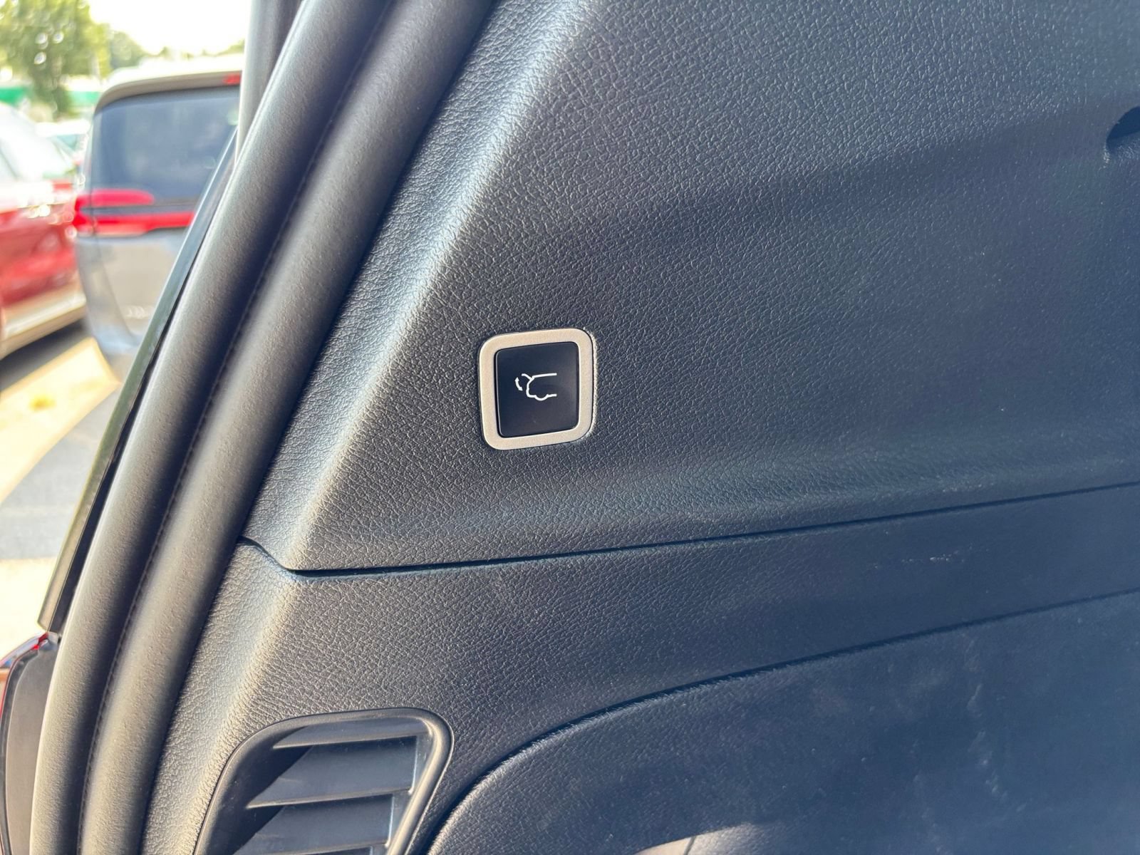 Used 2025 Chrysler Pacifica Limited FWD image 22