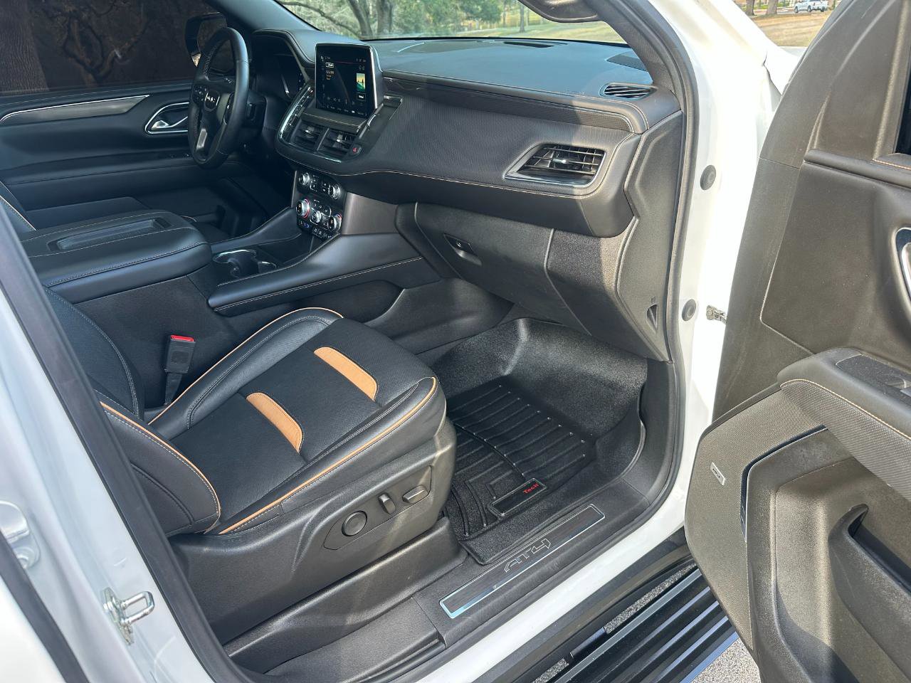 Used 2023 GMC Yukon XL AT4 image 33