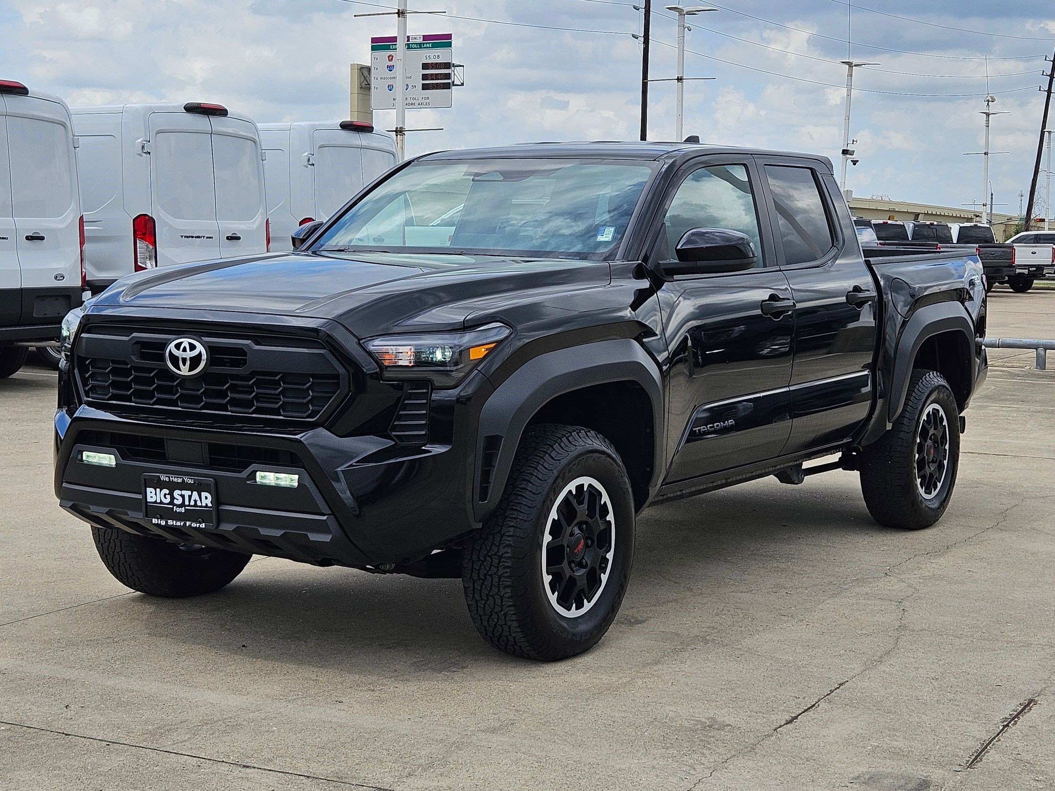 Used 2024 Toyota Tacoma TRD Off-Road image 9
