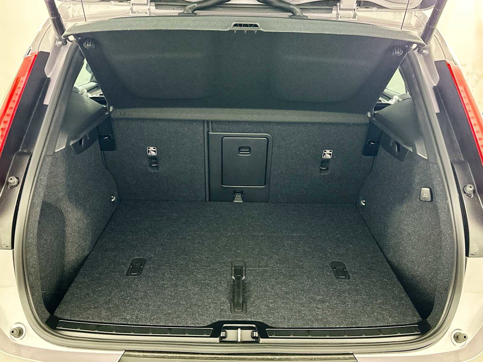 New 2026 Volvo XC40 B5 Ultra w/ Climate Package image 24