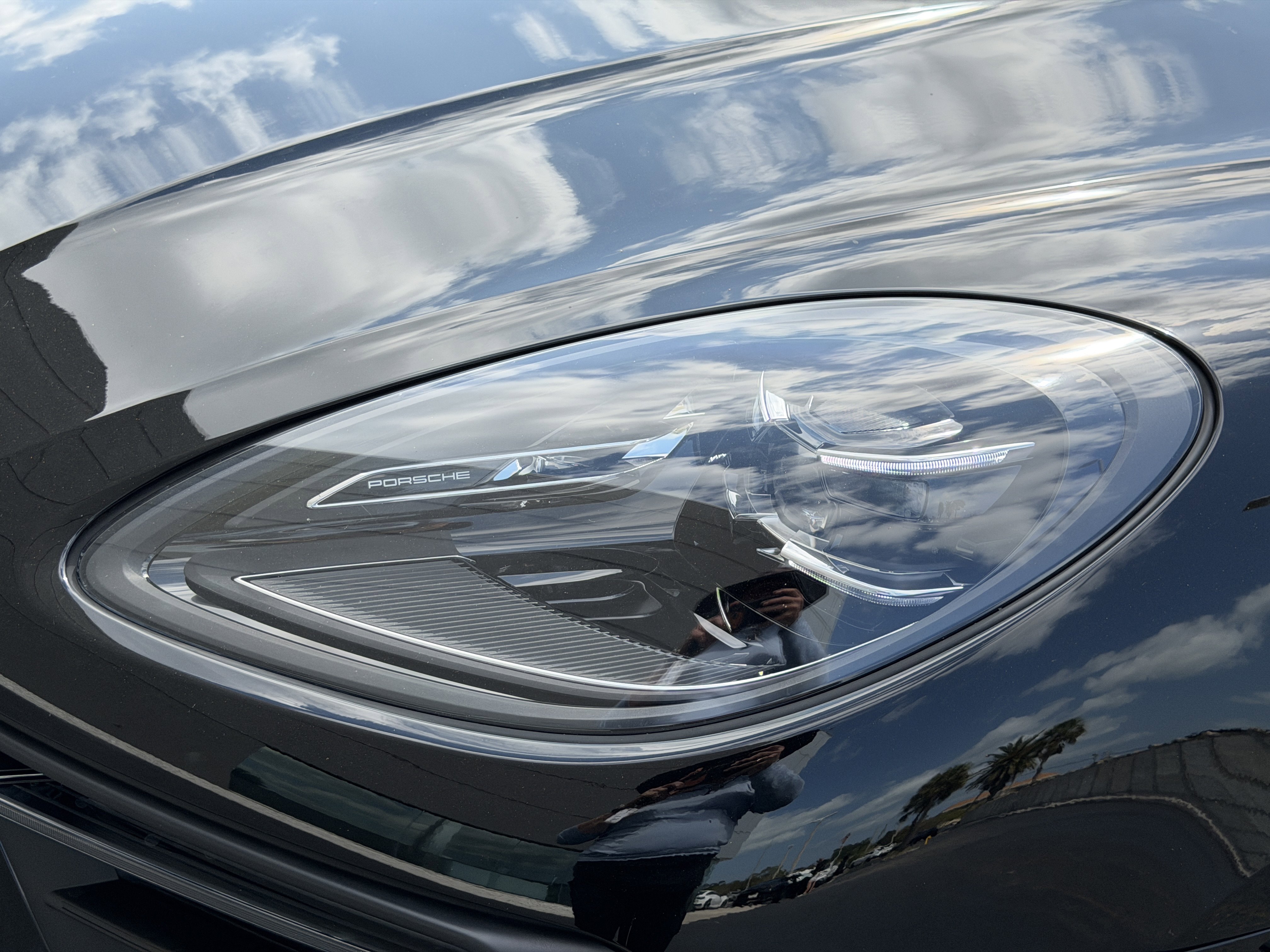 Certified 2024 Porsche Macan image 12