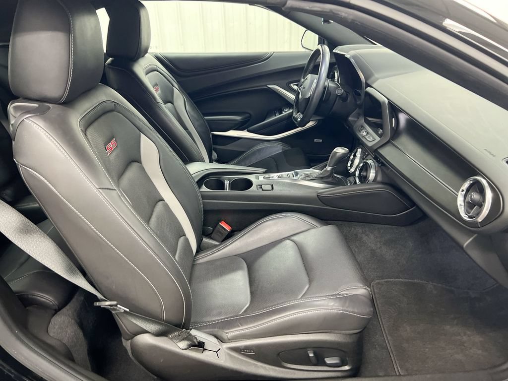 Used 2018 Chevrolet Camaro SS RWD image 22